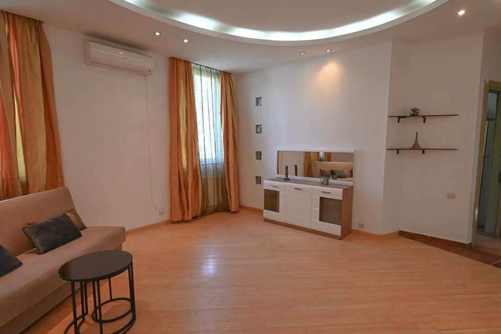 Classic Apt. On Liberty Square Tbilissi Extérieur photo