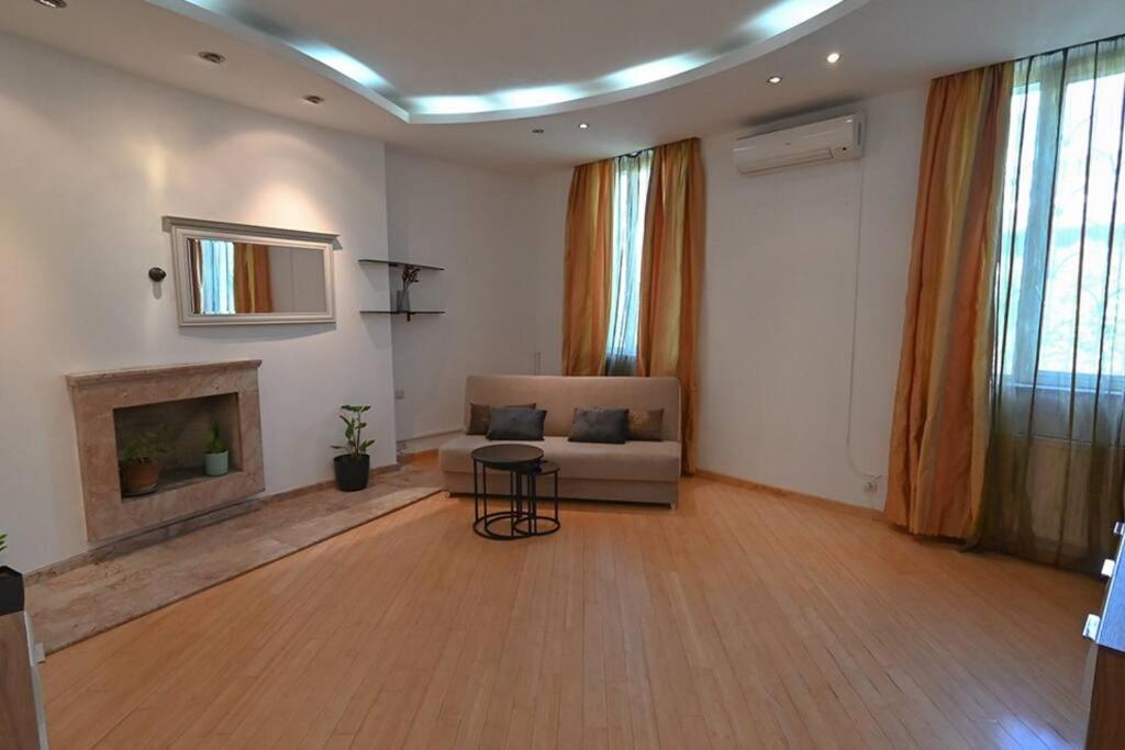 Classic Apt. On Liberty Square Tbilissi Extérieur photo